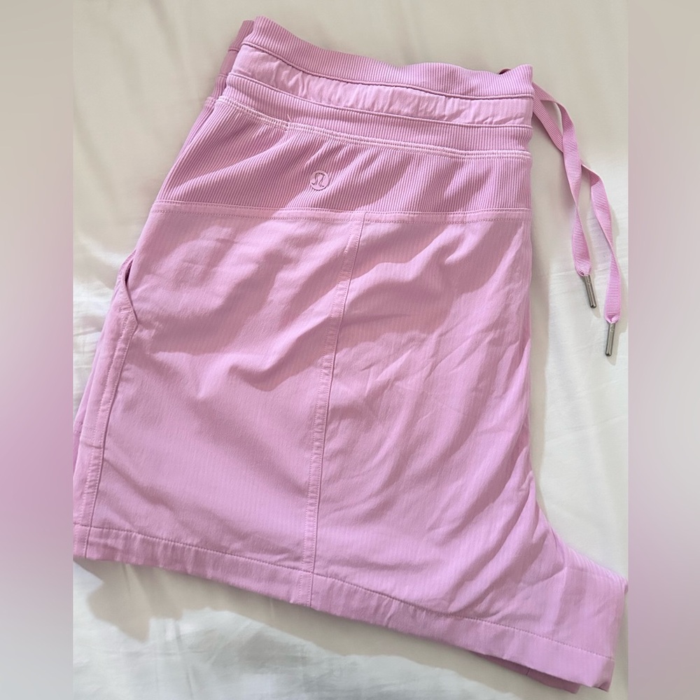 Lululemon Dance Studio High-Rise Shorts (size 10)